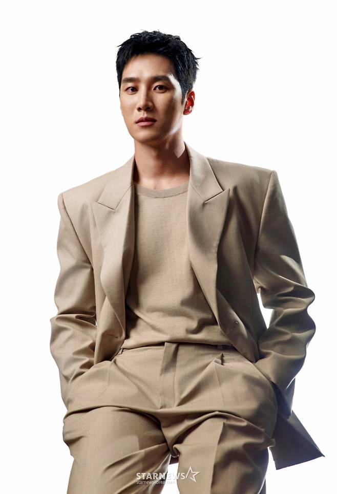 영화 '악마가 이사왔다'의 주연배우 안보현이 7일 진행된 라운드 인터뷰를 위해 포즈를 취하고 있다. /사진제공=CJENM 2025.08.07 /사진=이동훈 photoguy@