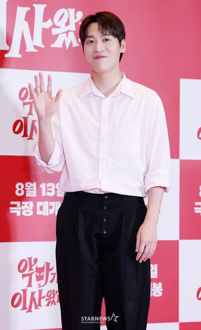 존박, 영화 '악마가 이사왔다' 응원왔어요[★포토]