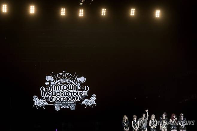 2012년 미국 캘리포니아에서 열린 SM타운 월드투어 콘서트 현장 [EPA 연합뉴스 자료사진. 재판매 및 DB 금지. 기사 내용과 직접 관련 없음]