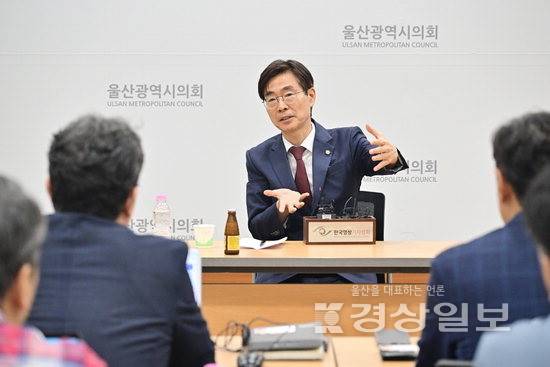 ▲ 조경태 국민의힘 당대표 후보가 7일 울산시의회 프레스센터에서 출입기자 간담회를 진행하고 있다. 시의회 제공