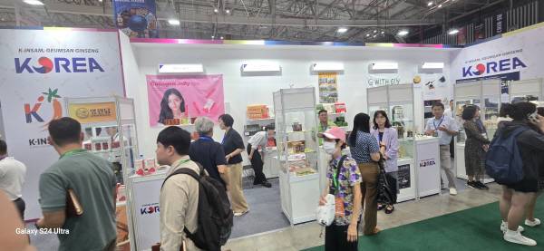 2025 국제식품음료박람회가 7일부터 9일까지 호찌민 사이공 전시컨벤션센터(SECC)에서 열린다. 한국관 부스에 베트남 현지 소비자와 바이어들이 북적이고 있다. 베트남 호치민 현지에서&nbsp; 권진한 기자