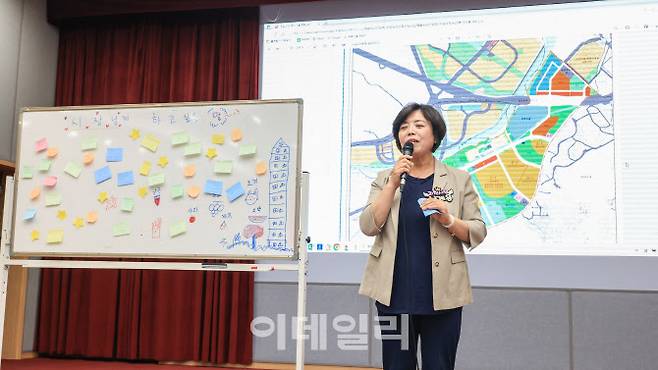 신계용 과천시장이 지난 7월 과천주암지구 신혼희망타운 입주예정자 간담회에서 발언하고 있다.(사진=과천시)