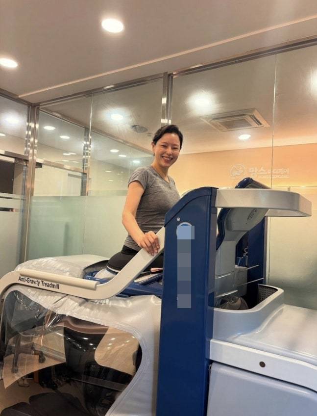 출산을 앞둔 이하늬는 무중력 러닝머신으로 허리와 무릎에 가해지는 부담을 덜며 운동했다. [사진=이하늬 SNS]