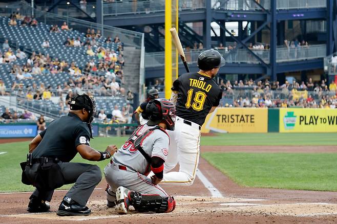 피츠버그 재러드 트리올로가 1회말 2타점 적시타를 터뜨리고 있다. AFP연합뉴스