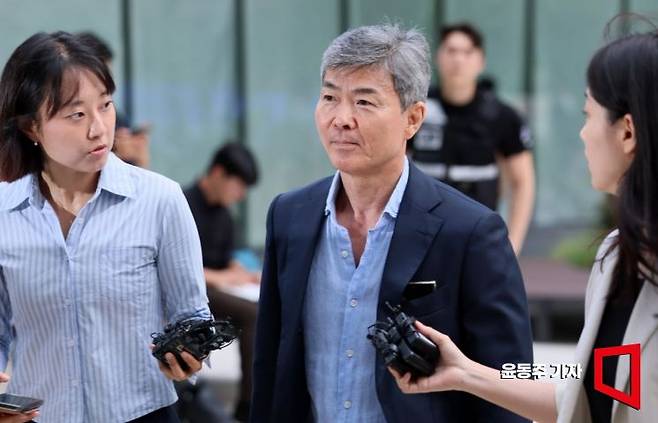 이종호 전 블랙펄인베스트 대표가  23일 서울 종로구 KT광화문빌딩 웨스트에 마련된 김건희 특검 사무실로 출석하고 있다. 2025.07.23 윤동주 기자