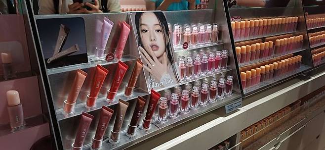 라카 플래그십 스토어에서는 총 399종의 립제품이 판매되고 있다. ⓒ데일리안 남가희 기자