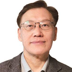 최인한 시사일본연구소 소장 - 일본 전문 저널리스트, 현 숙명여대 미래교육원 강사, 전 일본 유통과학대학 객원교수, ‘일본에 대한 새로운 생각’ 저자