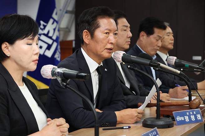 더불어민주당 정청래 대표가 8일 전남 무안군 전남도당에서 취임 후 처음으로 열린 현장 최고위원회의에서 발언하고 있다. 연합뉴스