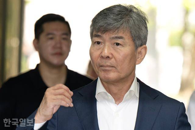 이종호 전 블랙펄인베스트 대표가 5일 서울 서초구 서울중앙지법에서 열린 영장실질심사를 받기 위해 출석하고 있다. 박시몬 기자