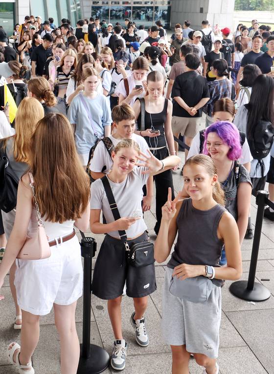 국립중앙박물관을 찾은 외국인 관광객의 모습. 7월부터 오픈런이 벌어지고 있다. [뉴스1]