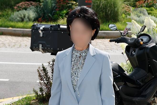 '건진법사 청탁' 관련 한학자 통일교 총재 비서실장인 정모 씨가 8일 오전 서울 종로구에 마련된 김건희 특검팀(특별검사 민중기) 사무실로 소환 조사에 출석하고 있다./사진=뉴스1