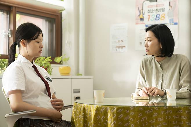 <최소한의 선의> 한 장면. <최소한의 선의> 시나리오를 쓴 김수연 작가는 벡델데이 2025의 영화 작가 부문 벡델리안(올해의 인물)로 선정됐다. 싸이더스 제공