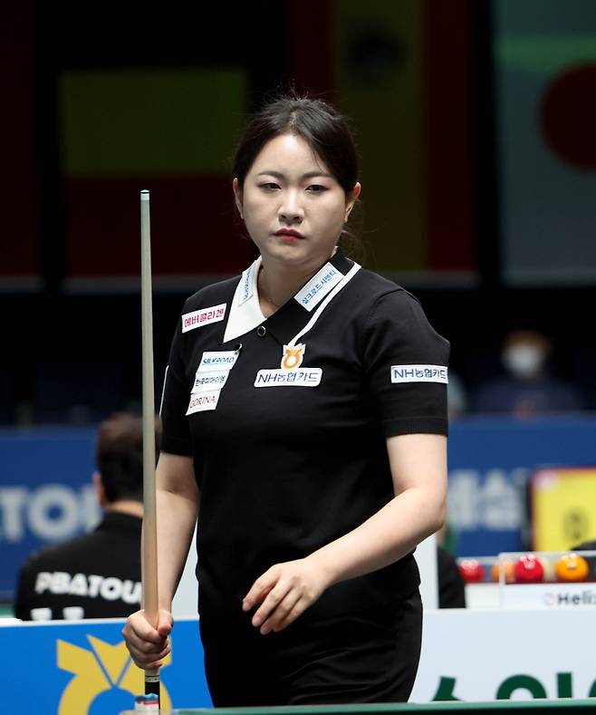 김민아(NH농협카드)가 ‘당구 여제’ 김가영(하나카드)을 풀세트 접전 끝에 세트스코어 3:2로 제압했다. PBA 제공