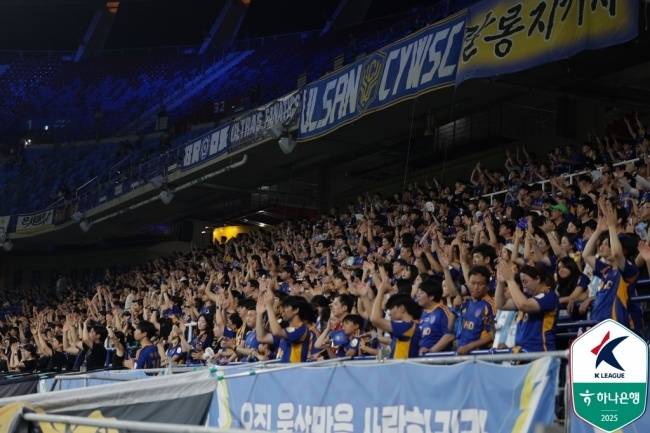 Photo = Professional Football Federation