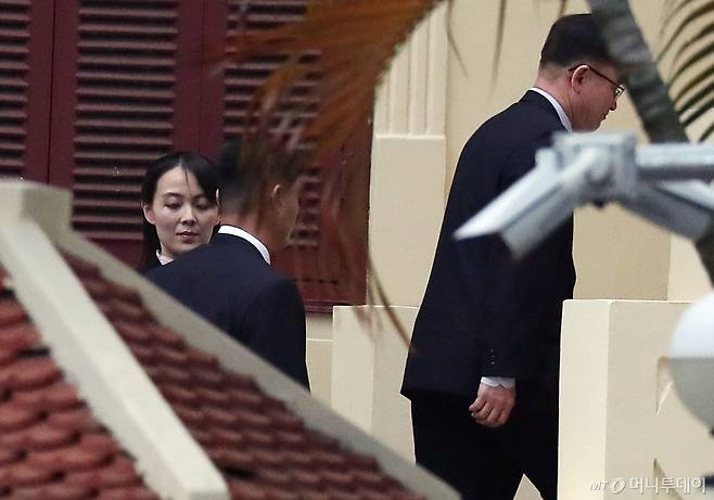 2019년 북미 정상회담에서 김여정 당시 북한 노동당 선전선동부 제1부부장이 김정은 국무위원장을 수행하기 위해 베트남에 위치한 북한 대사관을 방문하고 있다. /사진=김창현 기자