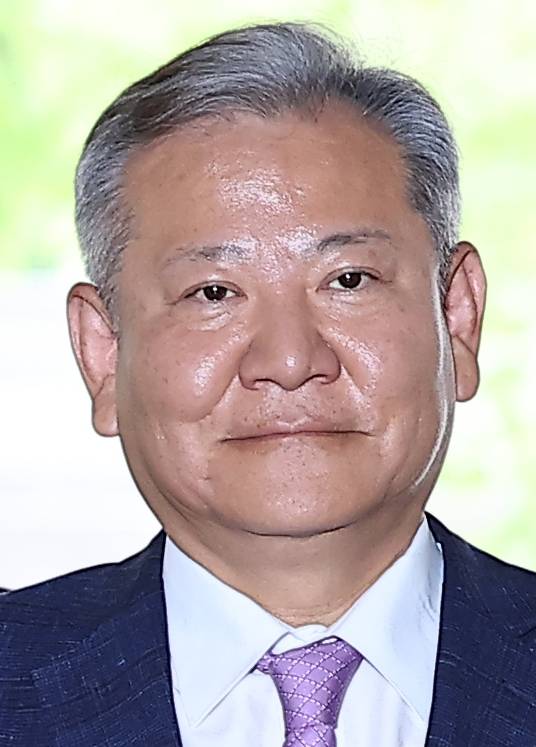 이상민 전 행정안전부 장관이 구속 전 피의자 심문(영장실질심사)을 위해 31일 서울 서초구 서울중앙지방법원으로 들어서고 있다. [연합]