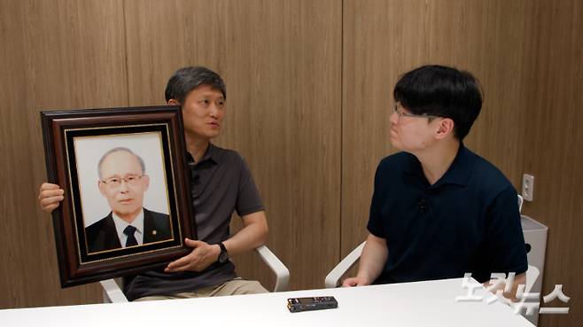 독수리 소년단의 조장이었던 고(故) 박기하 애국지사의 아들 박기하씨가 CBS노컷뉴스와 인터뷰를 하고 있다. 노컷 유튜브 채널 캡처