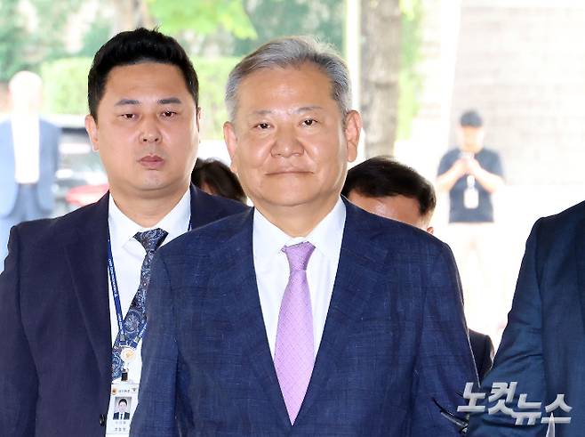 12·3 비상계엄 당시 '언론사 단전·단수 지시' 등의 의혹을 받는 이상민 전 행정안전부 장관이 지난달 31일 오후 서울 서초구 서울중앙지법에서 열린 구속 전 피의자 심문(영장실질심사)에 출석하고 있다. 황진환 기자
