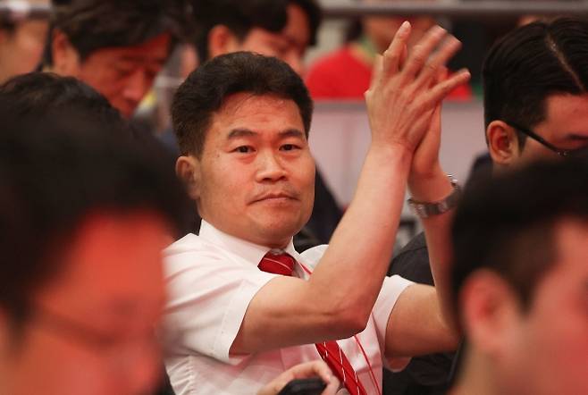 대구서 열린 국민의힘 전당대회 합동연설회 찾은 전한길 - 8일 대구 북구 엑스코에서 열린 국민의힘 제6차 전당대회 대구·경북 합동연설회에 참석한 전한길씨. 대구 연합뉴스