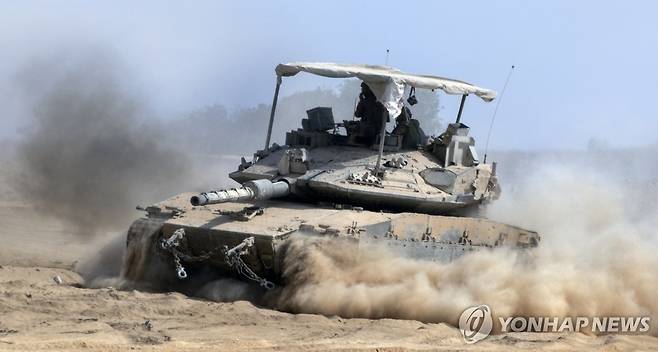 가자지구 작전지역 들어서는 이스라엘군 탱크 [UPI 연합뉴스 자료사진. 재판매 및 DB 금지]