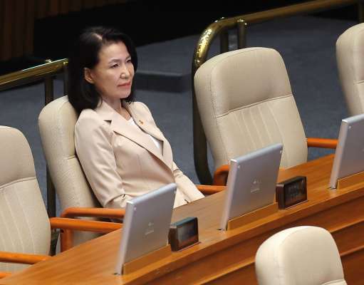 (무제한토론, 본회의장 앉아 있는 이진숙 방통위원장)