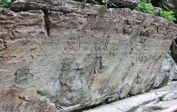 천전리 명문과 암각화