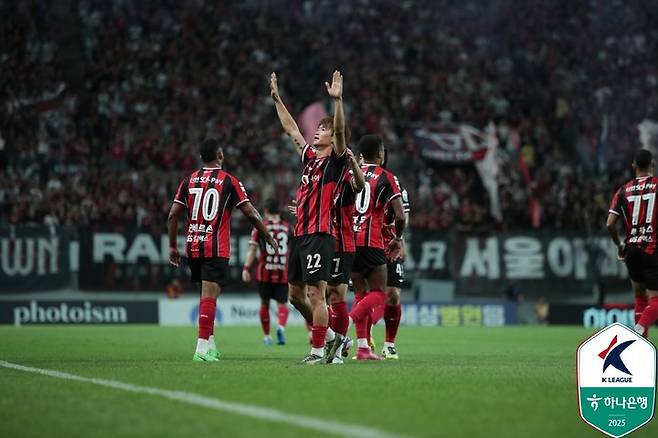 FC Seoul Kim Jin -soo, who scored a goal with Daegu FC at the Seoul World Cup Stadium on the 8th