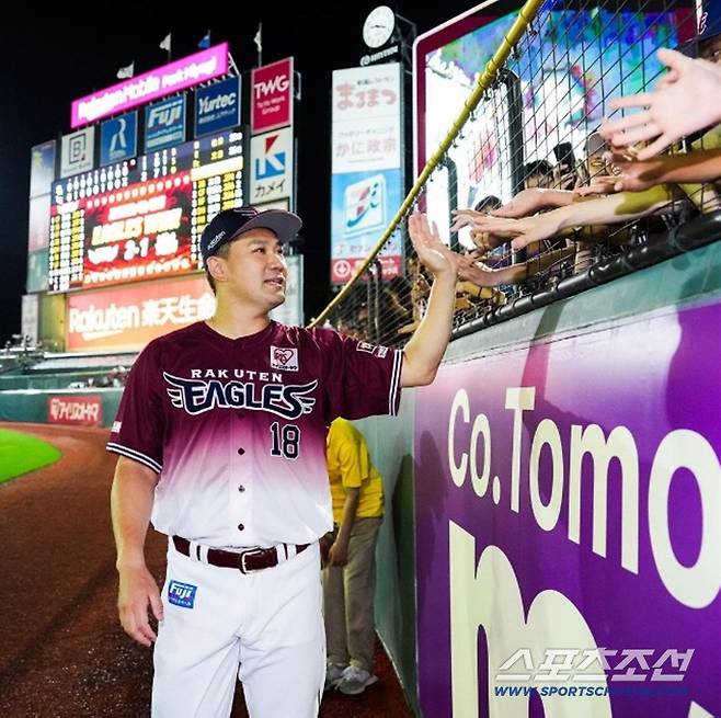 라쿠텐 시절 다나카는 안라쿠가 후배들을 괴롭힌다는 걸 알고도 방치했다는 비판을 받았다. 사진캡처=라쿠텐 이글스 SNS