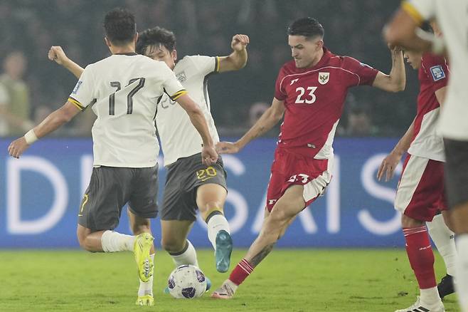 6월 중국전에서 활약한 저스틴 휘브너(왼쪽에서 세번째). AP연합뉴스