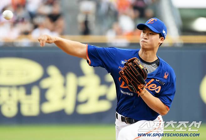 9일 잠실구장에서 열린 LG 트윈스와 한화 이글스의 경기. 한화 엄상백이 역투하고 있다. 잠실=박재만 기자 pjm@sportschosun.com/2025.08.09/