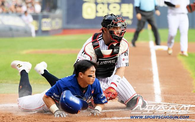 9일 잠실구장에서 열린 LG 트윈스와 한화 이글스의 경기. 1회초 1사 1,3루 한화 노시환 땅볼 때 홈을 노렸던 손아섭이 LG 포수 박동원에게 태그 당하고 있다. 잠실=박재만 기자 pjm@sportschosun.com/2025.08.09/