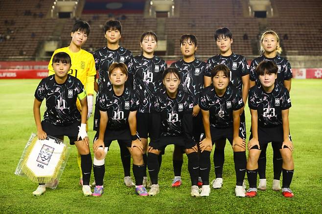 라오스와의 아시안컵 예선 2차전에 선발로 나선 여자 U-19 대표팀 선수들의 모습. 사진=대한축구협회
