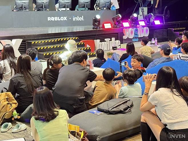 ▲ 쉬는 시간에 진행한 이벤트를 통해서는 깜짝 선물을 제공하기도 하고