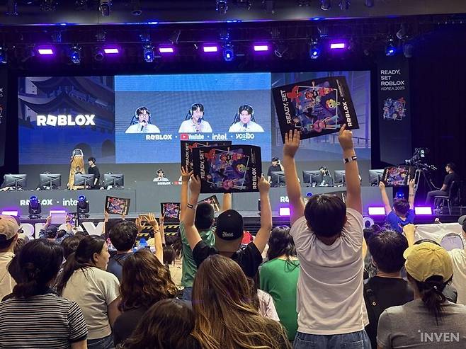 ▲ 여기요! 여기 좀 봐주세요!