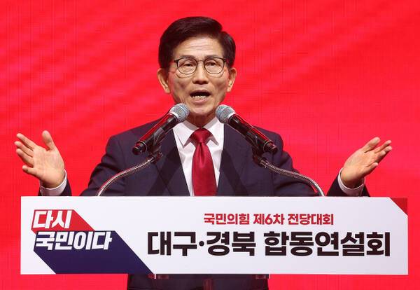 국민의힘 김문수 당대표 후보가 지난 8일 대구 북구 엑스코에서 열린 국민의힘 제6차 전당대회 대구·경북 합동연설회에서 정견 발표하는 모습. 연합뉴스
