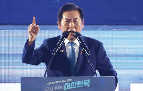 정청래 더불어민주당 신임 당대표가 지난 8월 2일 경기도 고양 킨텍스에서 열린 전국당원대회에서 당대표직 수락 연설을 하고 있다. (연합뉴스)