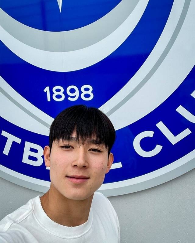 무시뉴 감독은 “우리는 양민혁이 진정한 유망주라고 믿고 토트넘 역시 그를 높이 평가하고 있다는 걸 잘 알고 있다. 이번은 그의 성장 과정에서 다음 단계라고 할 수 있다”며 “양민혁의 플레이 스타일은 직선적이고 박진감 넘치며 올 시즌 우리의 목표 달성에 있어 큰 도움이 될 수 있을 것이다”라고 자신했다. 사진=포츠머스 SNS