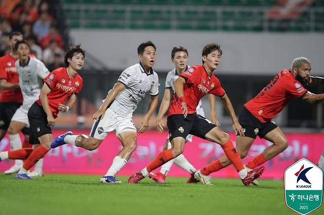 (Seoul = Newsis) K-League 1 Kangwon-Gimcheon, 0-0 draw. (Photo: Korea Professional Football Federation)