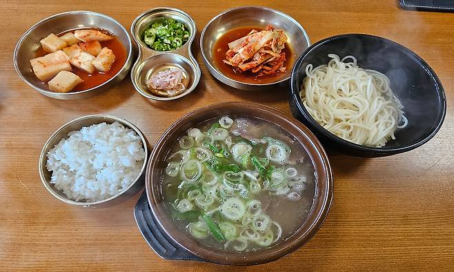 할머니 장터국밥 한 상