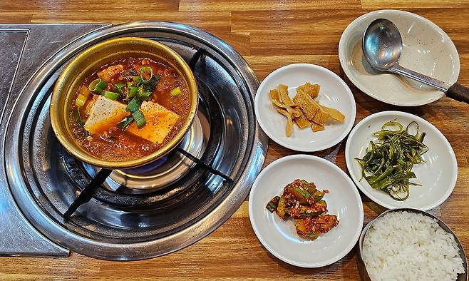 돼지비계찌개 한 상