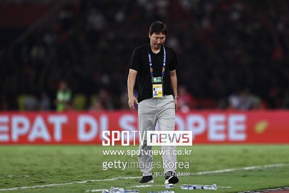 ▲ 중국 매체 '소후닷컴'은 8일(한국시간) "중국 대표팀의 11월 평가전 상대는 베트남이 유력하다. 이 선택은 의외는 아니지만, 약간의 무력감을 느끼게 한다. 최근 중국은 국제 대회에서 점점 더 나빠지고 있다. 이에 따라 평가전 상대를 고르는 데 조심스러워졌으며, 베트남을 선택한 것은 여전히 낮은 수준에서 맴돌고 있다는 증거다"라고 전했다.