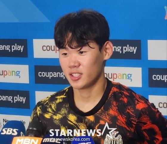 팀K리그와 경기 후 믹스드존에서 만난 박승수(뉴캐슬 유나이티드). /사진=박건도 기자