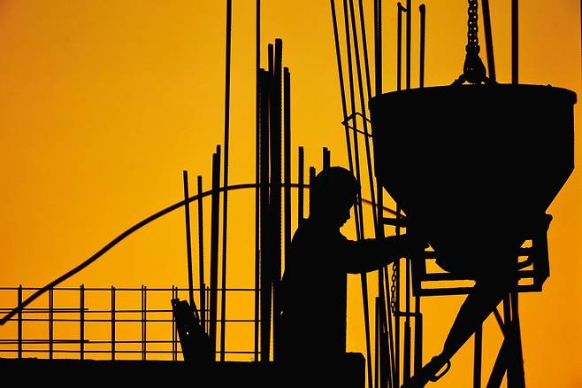 건설경기 침체로 일용직 노동자의 일자리도 가파르게 줄어들었다. [사진 | 게티이미지뱅크]