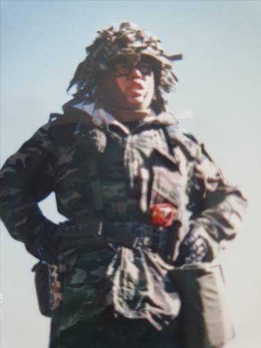 위장한 채 전술훈련 지휘하는 중령 계급의 대대장 전인범 [본인 제공]