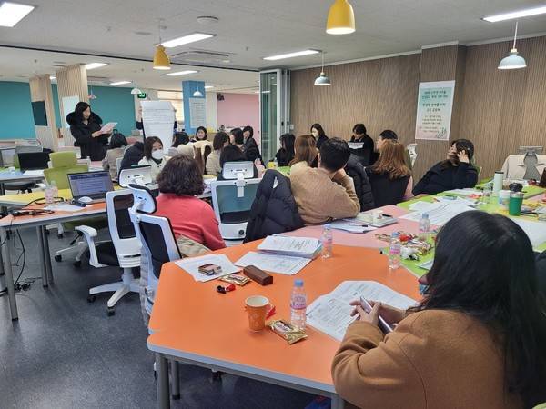 군포 당정중학교가 인성 중심 교육과정 재구성을 위한 신학기 워크숍을 열었다