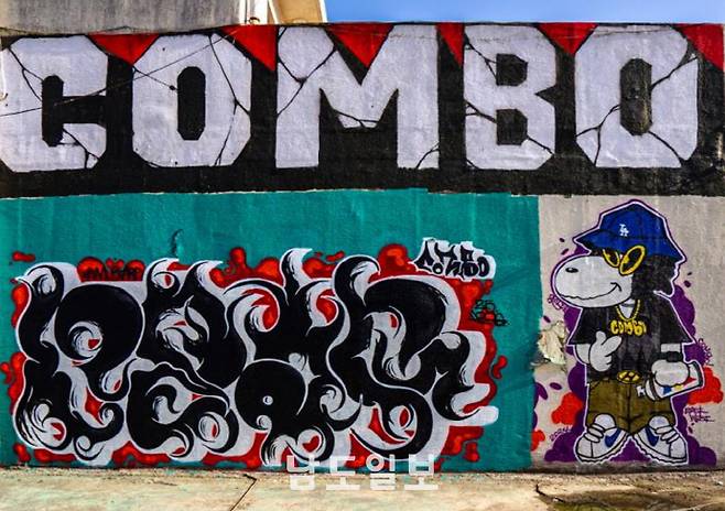 콤보 作 'COMBO WALL'(Spraypaint on wall, 2024-2025)