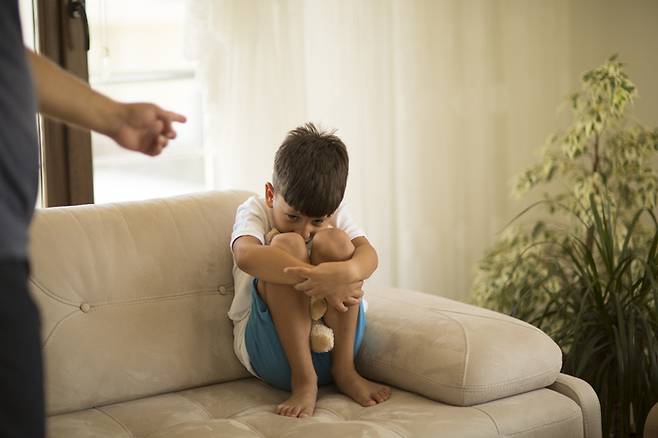 어린 시절 언어적 학대를 경험한 사람들은 그렇지 않은 사람들에 비해 성인이 돼서 정신 건강이 좋지 않을 위험이 64% 더 높은 것으로 나타났다. [사진= 게티이미지뱅크]