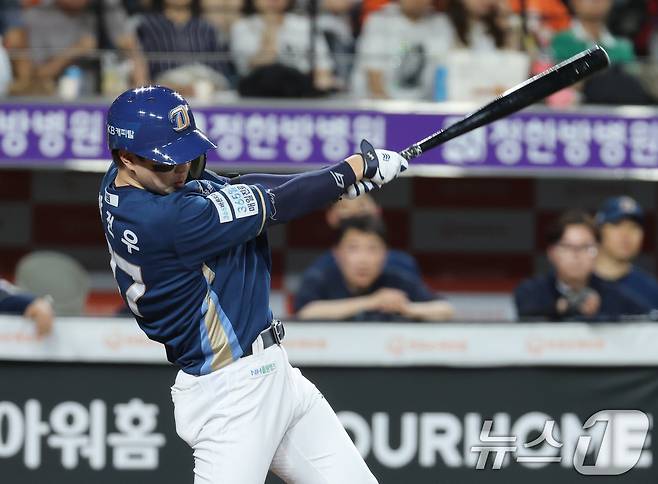 1일 오후 대전한화생명 볼파크에서 열린 프로야구 '2025 신한 SOL뱅크 KBO 리그' 한화 이글스와 NC 다이노스 경기에서 7회초 NC 박건우가 중전안타를 치고 있다. 2025.7.1/뉴스1 ⓒ News1 김기태 기자