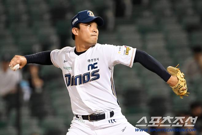 Матч между NC Dinos и Hanwha Eagles проводился на бейсбольном стадионе Ulsan Munsu 21 -го. NC Ryu Jin -Wook борется. Ulsan = park jae -man pjm@sportschosun.com/2025.05.21/