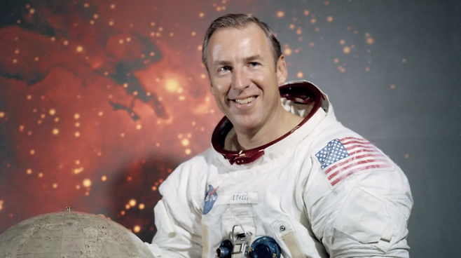 우주인 짐 러벨의 초상화. NASA 제공.